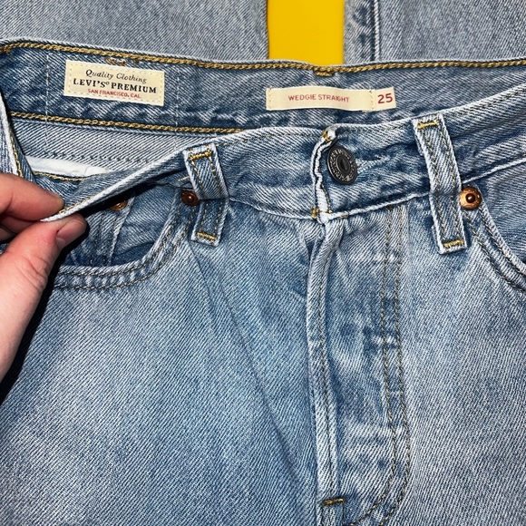 Levi’s Premium Wedgie Straight Fit Women’s Jeans -Light Wash - Picture 4 of 16